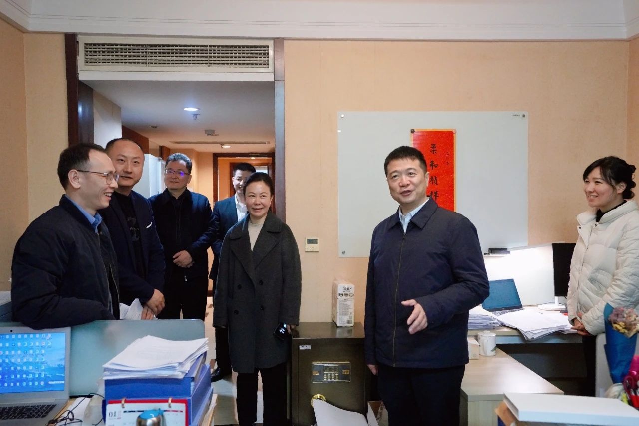 温暖启航，，，，，，共赴新篇！—— 省xcsports集团向导走访慰问干部职工