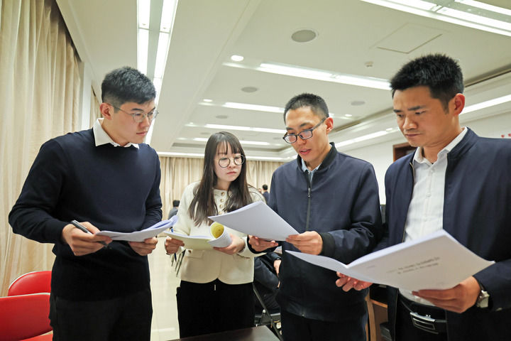 听民意 汇民智丨让“民意直通车”越发便捷高效——2025年旁听天下两会事情扫描